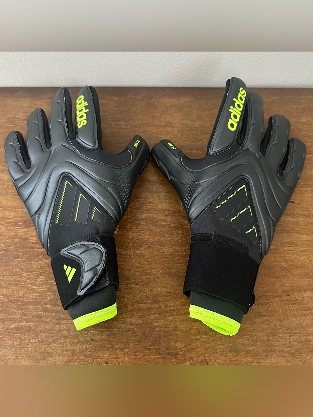 NEW! Adidas Copa GL Pro Goalkeeper Goalie Gloves JJ2204 Black/Volt Men's Size 11